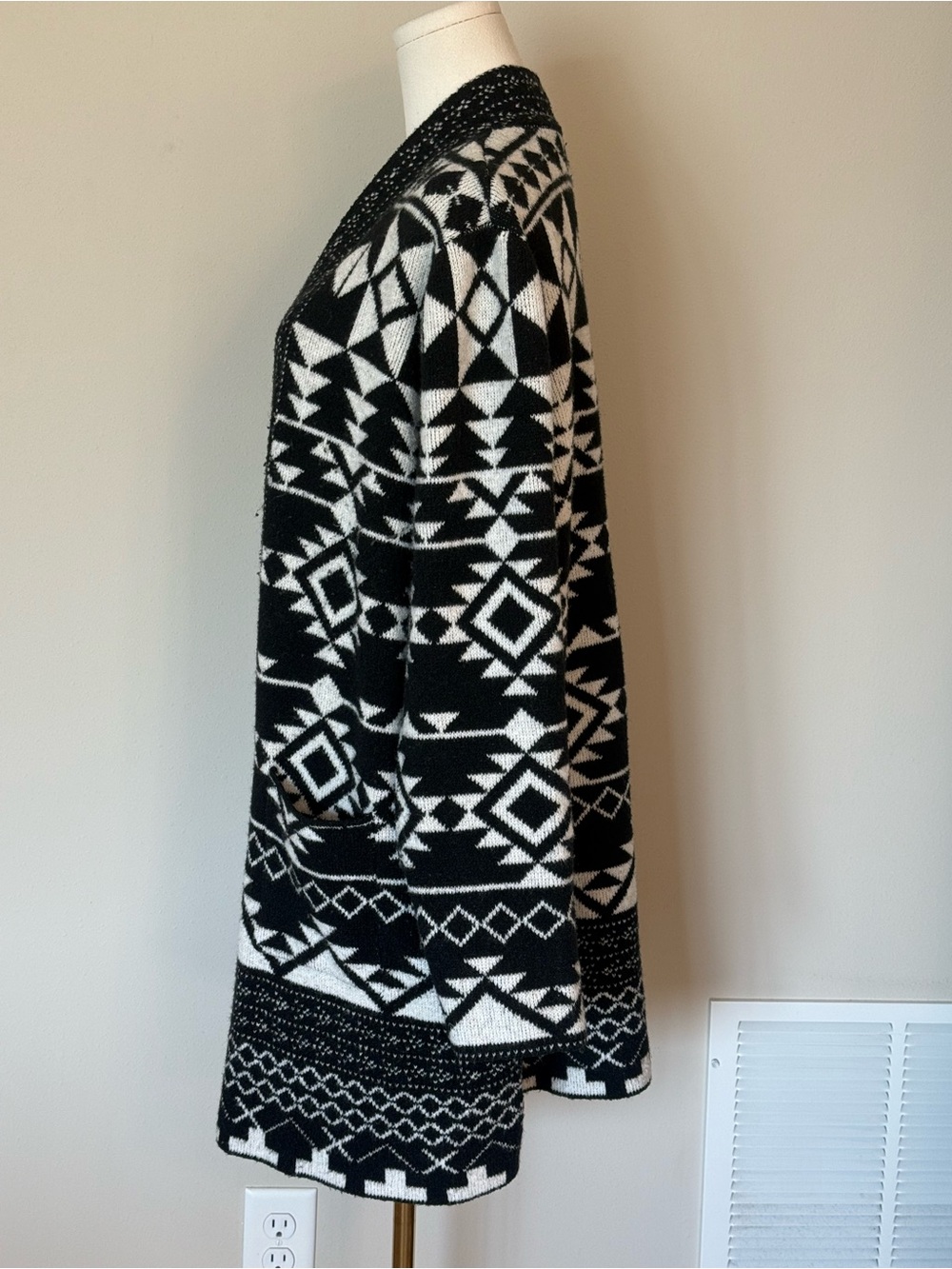 Frye XL Black White Southwestern Aztec Geometric Long Cardigan Sweater - Picture 3 of 10